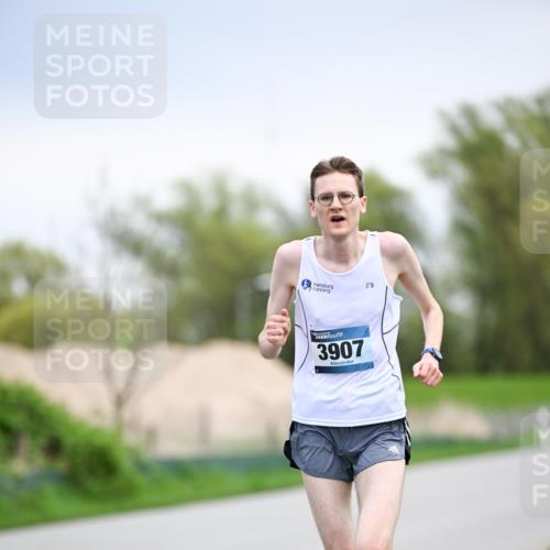 07.04.2024 - 43. Internationalen Wilhelmsburger Insellauf Dr. Thomas Lammeyer http://msf.ph/oto/6045581 07.04.2024 11:01:08 Laufen 3907 meine-sportfotos.de
