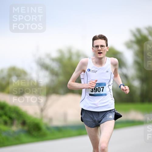 07.04.2024 - 43. Internationalen Wilhelmsburger Insellauf Dr. Thomas Lammeyer http://msf.ph/oto/6045583 07.04.2024 11:01:08 Laufen 3907 meine-sportfotos.de