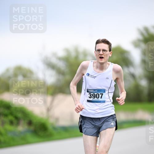 07.04.2024 - 43. Internationalen Wilhelmsburger Insellauf Dr. Thomas Lammeyer http://msf.ph/oto/6045585 07.04.2024 11:01:08 Laufen 3907 meine-sportfotos.de