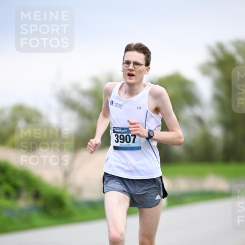 07.04.2024 - 43. Internationalen Wilhelmsburger Insellauf Dr. Thomas Lammeyer http://msf.ph/oto/6045587 07.04.2024 11:01:08 Laufen 3907 meine-sportfotos.de