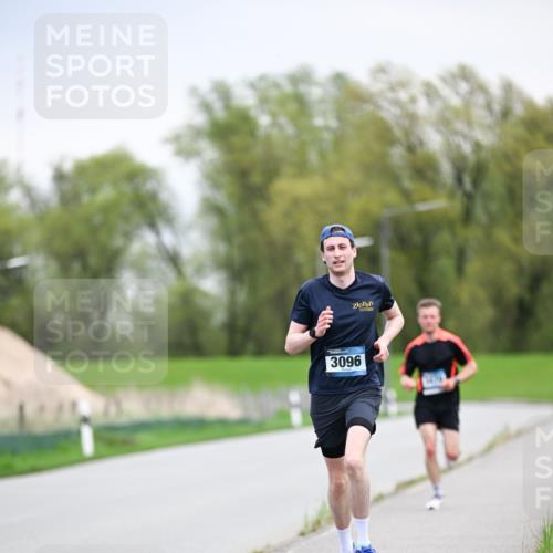 07.04.2024 - 43. Internationalen Wilhelmsburger Insellauf Dr. Thomas Lammeyer http://msf.ph/oto/6045605 07.04.2024 11:01:32 Laufen 3096 meine-sportfotos.de