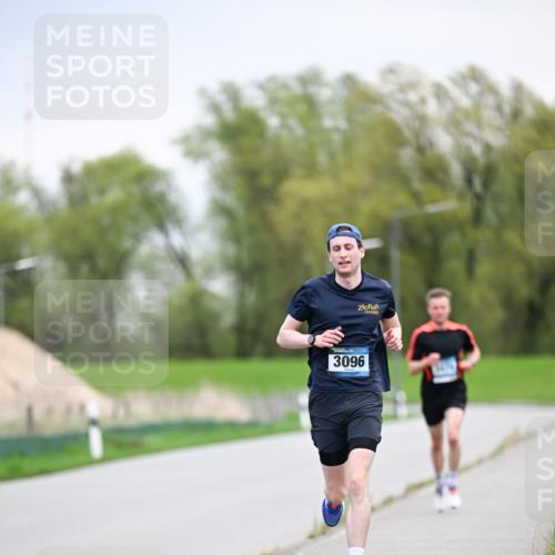 07.04.2024 - 43. Internationalen Wilhelmsburger Insellauf Dr. Thomas Lammeyer http://msf.ph/oto/6045607 07.04.2024 11:01:33 Laufen 3096 meine-sportfotos.de