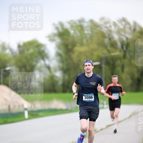 07.04.2024 - 43. Internationalen Wilhelmsburger Insellauf Dr. Thomas Lammeyer http://msf.ph/oto/6045609 07.04.2024 11:01:33 Laufen 3096 meine-sportfotos.de