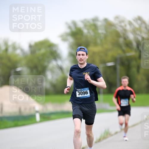 07.04.2024 - 43. Internationalen Wilhelmsburger Insellauf Dr. Thomas Lammeyer http://msf.ph/oto/6045621 07.04.2024 11:01:33 Laufen 3096 meine-sportfotos.de