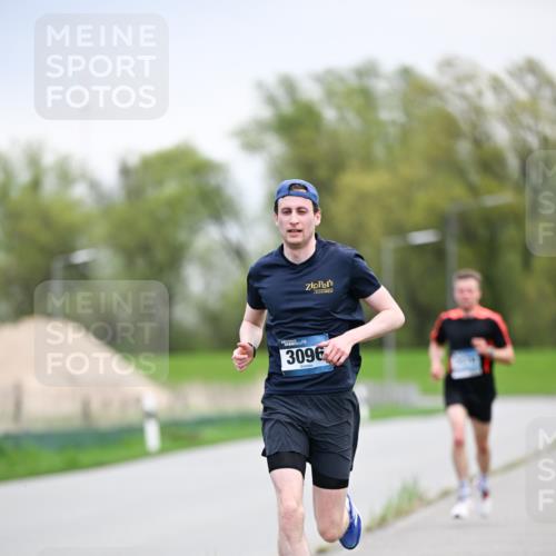 07.04.2024 - 43. Internationalen Wilhelmsburger Insellauf Dr. Thomas Lammeyer http://msf.ph/oto/6045622 07.04.2024 11:01:34 Laufen 3096 meine-sportfotos.de