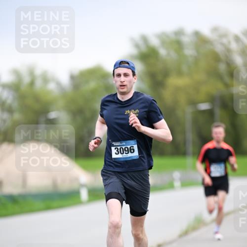 07.04.2024 - 43. Internationalen Wilhelmsburger Insellauf Dr. Thomas Lammeyer http://msf.ph/oto/6045631 07.04.2024 11:01:34 Laufen 3096 meine-sportfotos.de