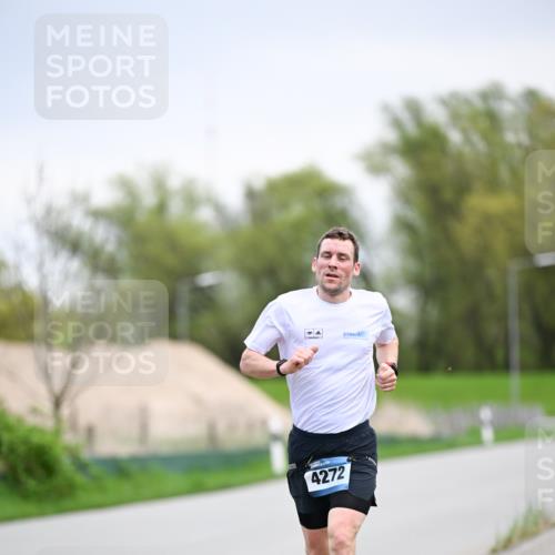 07.04.2024 - 43. Internationalen Wilhelmsburger Insellauf Dr. Thomas Lammeyer http://msf.ph/oto/6045687 07.04.2024 11:03:04 Laufen 4272 meine-sportfotos.de