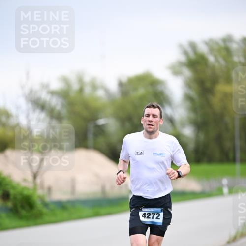 07.04.2024 - 43. Internationalen Wilhelmsburger Insellauf Dr. Thomas Lammeyer http://msf.ph/oto/6045689 07.04.2024 11:03:04 Laufen 4272 meine-sportfotos.de
