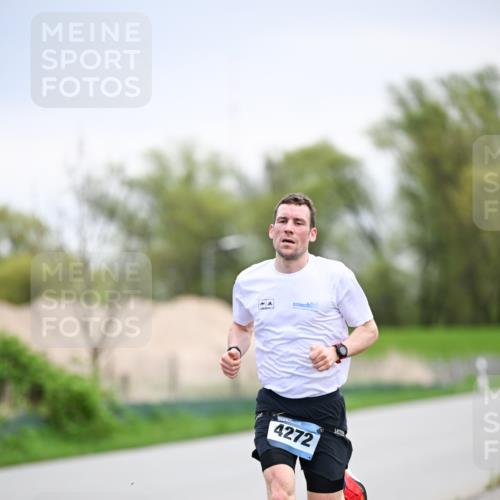 07.04.2024 - 43. Internationalen Wilhelmsburger Insellauf Dr. Thomas Lammeyer http://msf.ph/oto/6045692 07.04.2024 11:03:04 Laufen 4272 meine-sportfotos.de