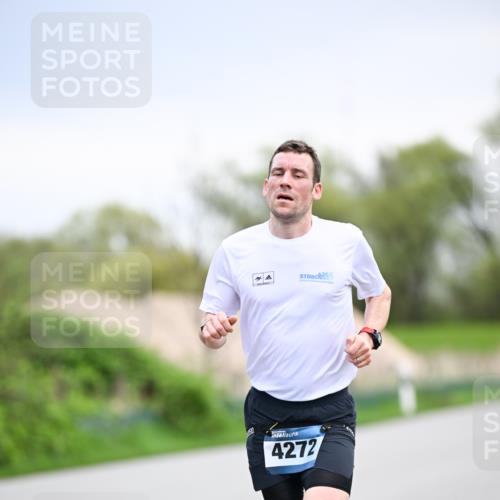 07.04.2024 - 43. Internationalen Wilhelmsburger Insellauf Dr. Thomas Lammeyer http://msf.ph/oto/6045704 07.04.2024 11:03:05 Laufen 4272 meine-sportfotos.de