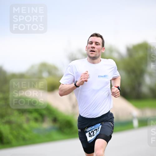 07.04.2024 - 43. Internationalen Wilhelmsburger Insellauf Dr. Thomas Lammeyer http://msf.ph/oto/6045706 07.04.2024 11:03:05 Laufen 4272 meine-sportfotos.de