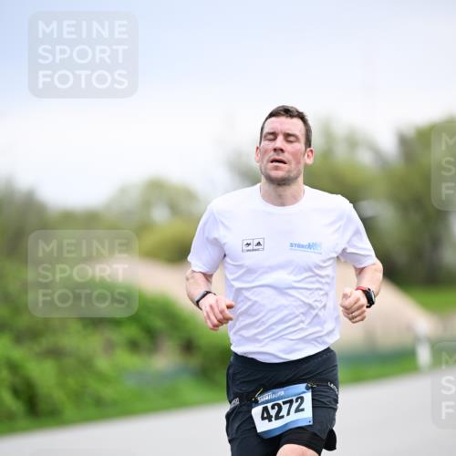 07.04.2024 - 43. Internationalen Wilhelmsburger Insellauf Dr. Thomas Lammeyer http://msf.ph/oto/6045708 07.04.2024 11:03:06 Laufen 4272 meine-sportfotos.de