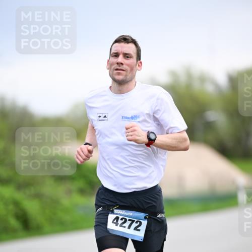 07.04.2024 - 43. Internationalen Wilhelmsburger Insellauf Dr. Thomas Lammeyer http://msf.ph/oto/6045713 07.04.2024 11:03:06 Laufen 2000, 4272 meine-sportfotos.de