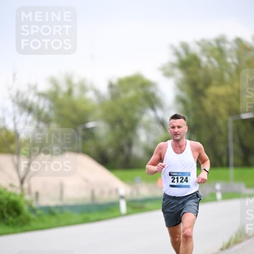 07.04.2024 - 43. Internationalen Wilhelmsburger Insellauf Dr. Thomas Lammeyer http://msf.ph/oto/6045729 07.04.2024 11:03:53 Laufen 2124 meine-sportfotos.de