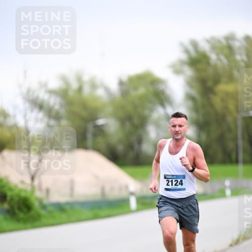 07.04.2024 - 43. Internationalen Wilhelmsburger Insellauf Dr. Thomas Lammeyer http://msf.ph/oto/6045733 07.04.2024 11:03:53 Laufen 2124 meine-sportfotos.de