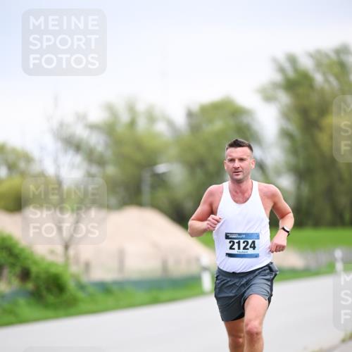 07.04.2024 - 43. Internationalen Wilhelmsburger Insellauf Dr. Thomas Lammeyer http://msf.ph/oto/6045739 07.04.2024 11:03:53 Laufen 2124 meine-sportfotos.de