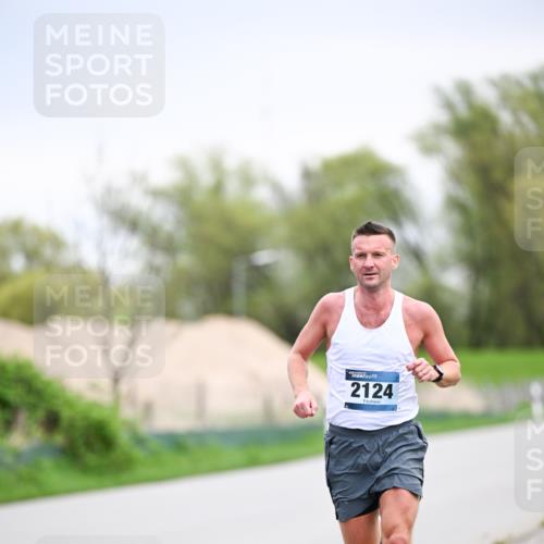 07.04.2024 - 43. Internationalen Wilhelmsburger Insellauf Dr. Thomas Lammeyer http://msf.ph/oto/6045741 07.04.2024 11:03:53 Laufen 2124 meine-sportfotos.de