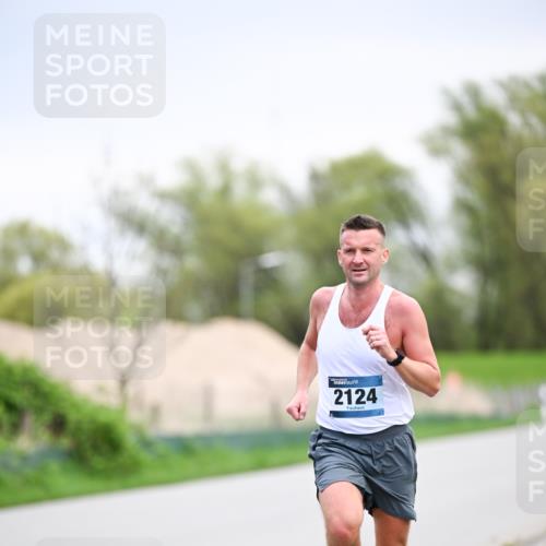 07.04.2024 - 43. Internationalen Wilhelmsburger Insellauf Dr. Thomas Lammeyer http://msf.ph/oto/6045743 07.04.2024 11:03:53 Laufen 2124 meine-sportfotos.de