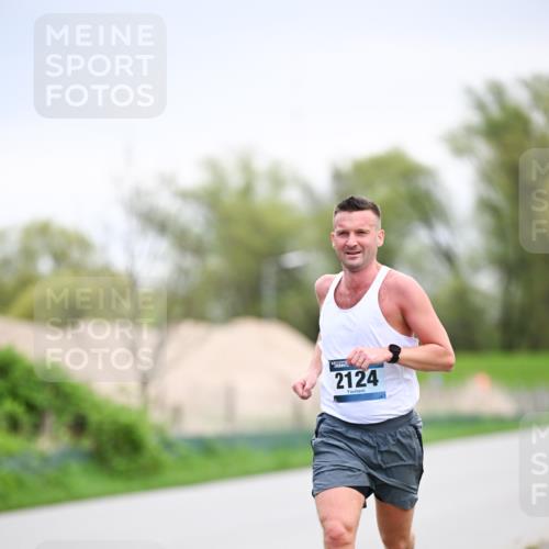 07.04.2024 - 43. Internationalen Wilhelmsburger Insellauf Dr. Thomas Lammeyer http://msf.ph/oto/6045745 07.04.2024 11:03:54 Laufen 2124 meine-sportfotos.de