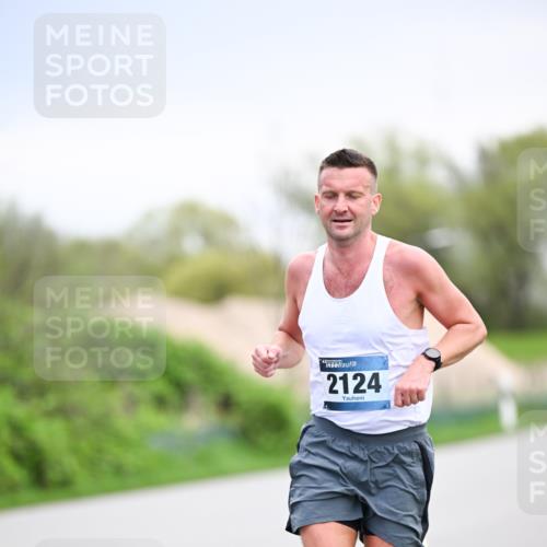 07.04.2024 - 43. Internationalen Wilhelmsburger Insellauf Dr. Thomas Lammeyer http://msf.ph/oto/6045757 07.04.2024 11:03:54 Laufen 2124 meine-sportfotos.de