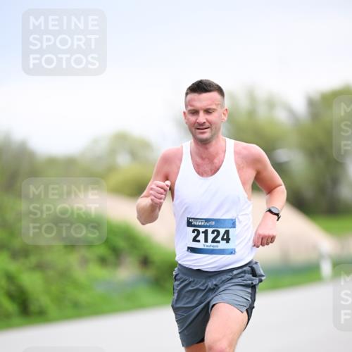 07.04.2024 - 43. Internationalen Wilhelmsburger Insellauf Dr. Thomas Lammeyer http://msf.ph/oto/6045759 07.04.2024 11:03:55 Laufen 2124 meine-sportfotos.de