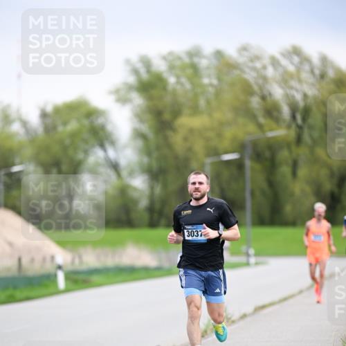 07.04.2024 - 43. Internationalen Wilhelmsburger Insellauf Dr. Thomas Lammeyer http://msf.ph/oto/6045854 07.04.2024 11:04:47 Laufen 3037 meine-sportfotos.de