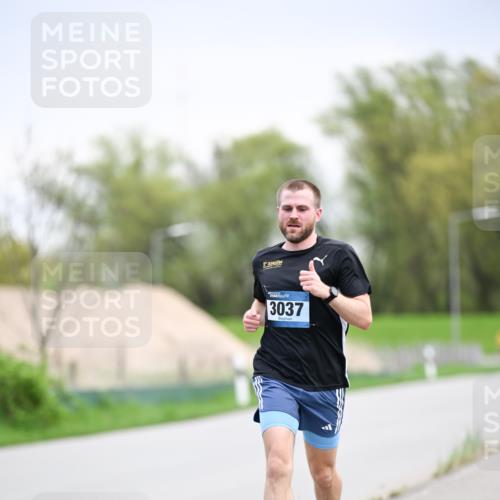 07.04.2024 - 43. Internationalen Wilhelmsburger Insellauf Dr. Thomas Lammeyer http://msf.ph/oto/6045882 07.04.2024 11:04:49 Laufen 3037 meine-sportfotos.de