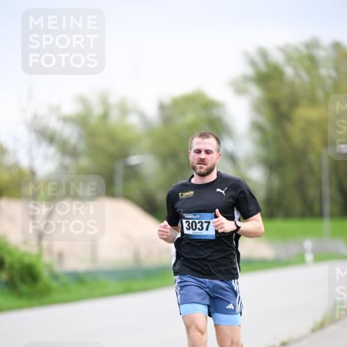 07.04.2024 - 43. Internationalen Wilhelmsburger Insellauf Dr. Thomas Lammeyer http://msf.ph/oto/6045884 07.04.2024 11:04:49 Laufen 3037 meine-sportfotos.de