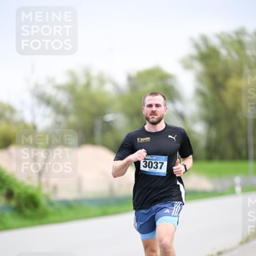 07.04.2024 - 43. Internationalen Wilhelmsburger Insellauf Dr. Thomas Lammeyer http://msf.ph/oto/6045886 07.04.2024 11:04:49 Laufen 3037 meine-sportfotos.de