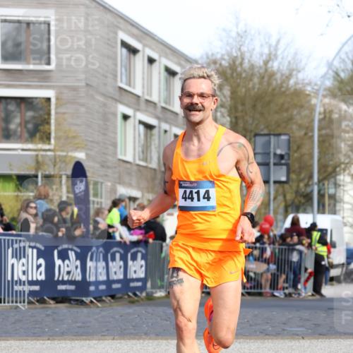 07.04.2024 - 43. Internationalen Wilhelmsburger Insellauf Strokosch-Dieckow http://msf.ph/oto/6045892 07.04.2024 11:21:30 Ziel 2499, 3037, 3858, 4414 meine-sportfotos.de