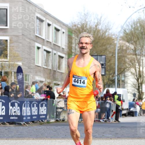 07.04.2024 - 43. Internationalen Wilhelmsburger Insellauf Strokosch-Dieckow http://msf.ph/oto/6045932 07.04.2024 11:21:30 Ziel 2499, 3037, 3858, 4414 meine-sportfotos.de