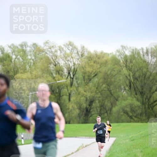 07.04.2024 - 43. Internationalen Wilhelmsburger Insellauf Dr. Thomas Lammeyer http://msf.ph/oto/6045974 07.04.2024 11:05:16 Laufen 3858 meine-sportfotos.de