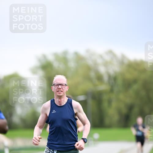 07.04.2024 - 43. Internationalen Wilhelmsburger Insellauf Dr. Thomas Lammeyer http://msf.ph/oto/6045982 07.04.2024 11:05:17 Laufen 3254 meine-sportfotos.de