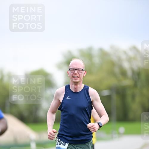 07.04.2024 - 43. Internationalen Wilhelmsburger Insellauf Dr. Thomas Lammeyer http://msf.ph/oto/6045988 07.04.2024 11:05:17 Laufen 254 meine-sportfotos.de