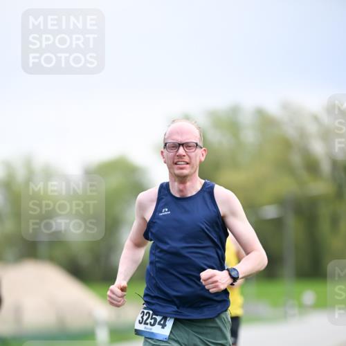 07.04.2024 - 43. Internationalen Wilhelmsburger Insellauf Dr. Thomas Lammeyer http://msf.ph/oto/6045990 07.04.2024 11:05:18 Laufen 3254 meine-sportfotos.de
