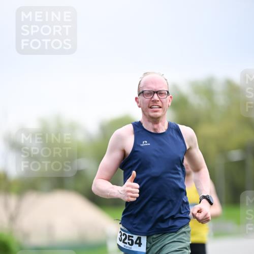 07.04.2024 - 43. Internationalen Wilhelmsburger Insellauf Dr. Thomas Lammeyer http://msf.ph/oto/6045996 07.04.2024 11:05:18 Laufen 3254 meine-sportfotos.de
