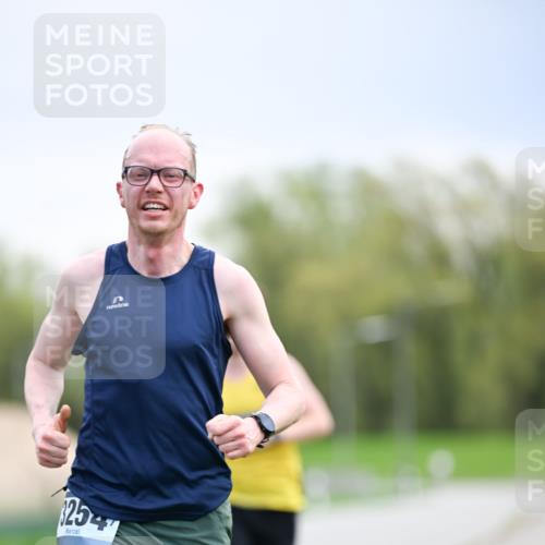 07.04.2024 - 43. Internationalen Wilhelmsburger Insellauf Dr. Thomas Lammeyer http://msf.ph/oto/6046000 07.04.2024 11:05:18 Laufen 2, 254 meine-sportfotos.de