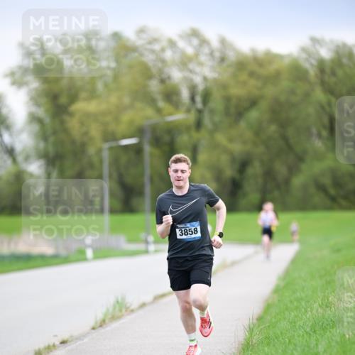 07.04.2024 - 43. Internationalen Wilhelmsburger Insellauf Dr. Thomas Lammeyer http://msf.ph/oto/6046022 07.04.2024 11:05:24 Laufen 3858 meine-sportfotos.de