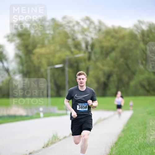07.04.2024 - 43. Internationalen Wilhelmsburger Insellauf Dr. Thomas Lammeyer http://msf.ph/oto/6046026 07.04.2024 11:05:24 Laufen 3858 meine-sportfotos.de