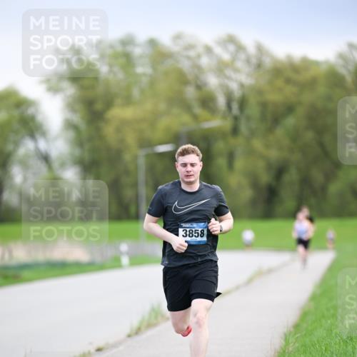 07.04.2024 - 43. Internationalen Wilhelmsburger Insellauf Dr. Thomas Lammeyer http://msf.ph/oto/6046036 07.04.2024 11:05:25 Laufen 3858 meine-sportfotos.de