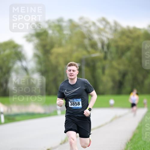 07.04.2024 - 43. Internationalen Wilhelmsburger Insellauf Dr. Thomas Lammeyer http://msf.ph/oto/6046043 07.04.2024 11:05:25 Laufen 3858 meine-sportfotos.de