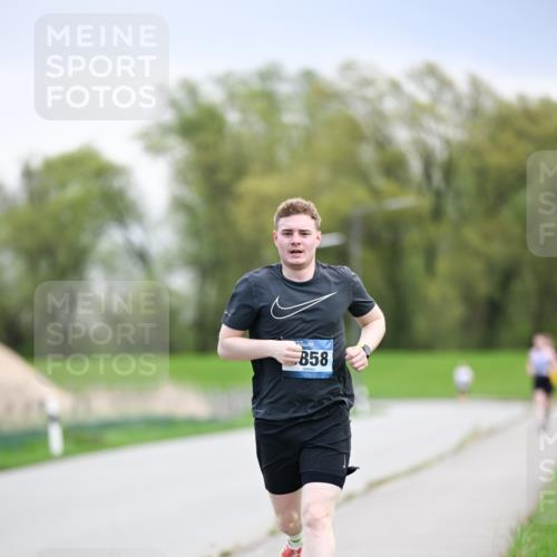 07.04.2024 - 43. Internationalen Wilhelmsburger Insellauf Dr. Thomas Lammeyer http://msf.ph/oto/6046047 07.04.2024 11:05:25 Laufen 858 meine-sportfotos.de