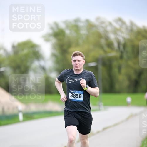 07.04.2024 - 43. Internationalen Wilhelmsburger Insellauf Dr. Thomas Lammeyer http://msf.ph/oto/6046050 07.04.2024 11:05:26 Laufen 3858 meine-sportfotos.de