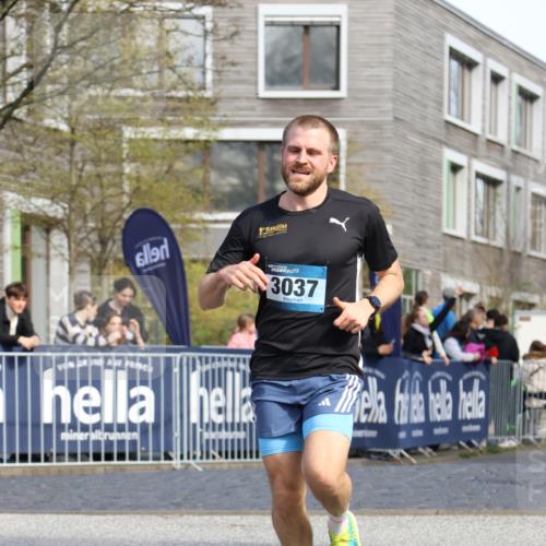 07.04.2024 - 43. Internationalen Wilhelmsburger Insellauf Strokosch-Dieckow http://msf.ph/oto/6046052 07.04.2024 11:21:29 Ziel 3037, 3858, 4414 meine-sportfotos.de