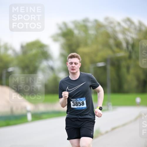 07.04.2024 - 43. Internationalen Wilhelmsburger Insellauf Dr. Thomas Lammeyer http://msf.ph/oto/6046055 07.04.2024 11:05:26 Laufen 3858 meine-sportfotos.de