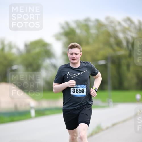 07.04.2024 - 43. Internationalen Wilhelmsburger Insellauf Dr. Thomas Lammeyer http://msf.ph/oto/6046059 07.04.2024 11:05:26 Laufen 3858 meine-sportfotos.de