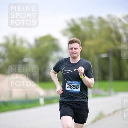 07.04.2024 - 43. Internationalen Wilhelmsburger Insellauf Dr. Thomas Lammeyer http://msf.ph/oto/6046063 07.04.2024 11:05:26 Laufen 3858 meine-sportfotos.de