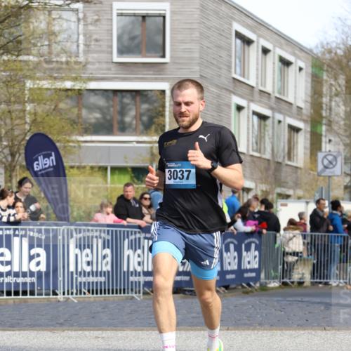 07.04.2024 - 43. Internationalen Wilhelmsburger Insellauf Strokosch-Dieckow http://msf.ph/oto/6046087 07.04.2024 11:21:28 Ziel 3037, 3858, 4414 meine-sportfotos.de