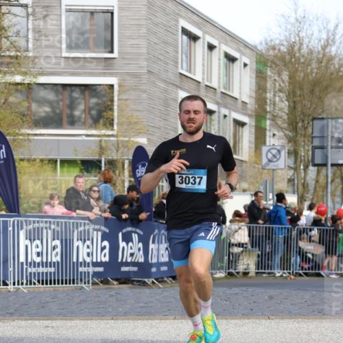 07.04.2024 - 43. Internationalen Wilhelmsburger Insellauf Strokosch-Dieckow http://msf.ph/oto/6046149 07.04.2024 11:21:28 Ziel 3037, 3858, 4414 meine-sportfotos.de