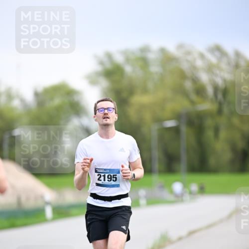 07.04.2024 - 43. Internationalen Wilhelmsburger Insellauf Dr. Thomas Lammeyer http://msf.ph/oto/6046186 07.04.2024 11:06:14 Laufen 2195 meine-sportfotos.de